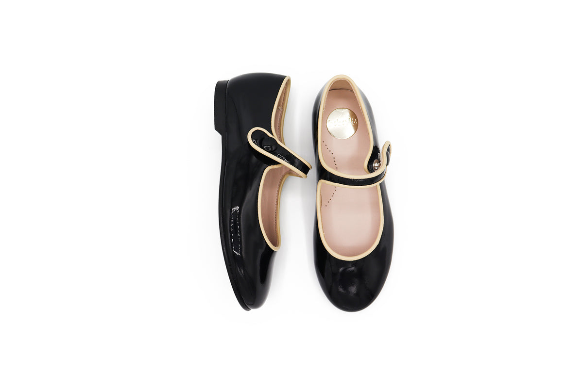 Beberlis Black Patent Leather Pointed Mary Jane