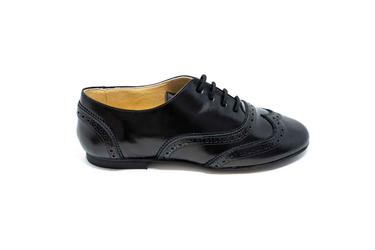 Andanines Scalloped Black Dress Shoe